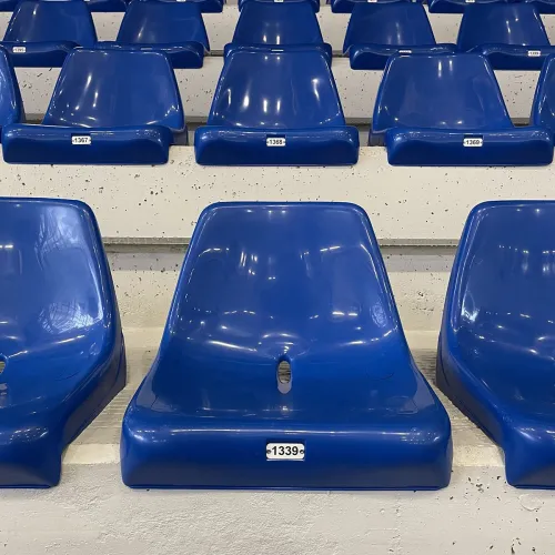 Sedile per tribuna, con schienale alto, ignifugo e anti-UV