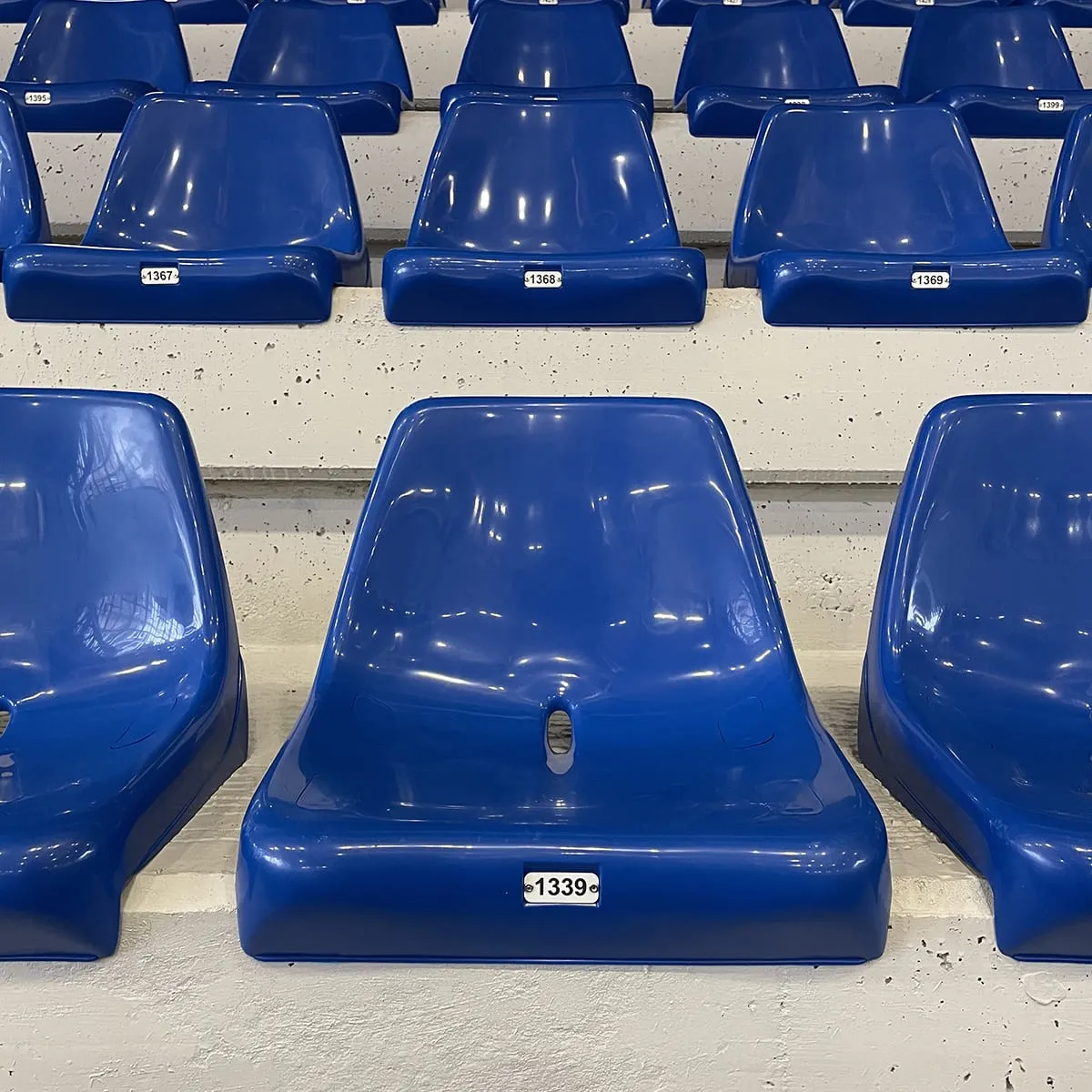 Sedile per tribuna, con schienale alto, ignifugo e anti-UV