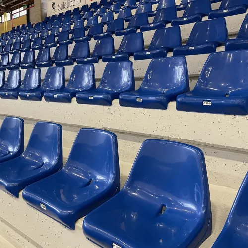 Sedile per tribuna, con schienale alto, ignifugo e anti-UV