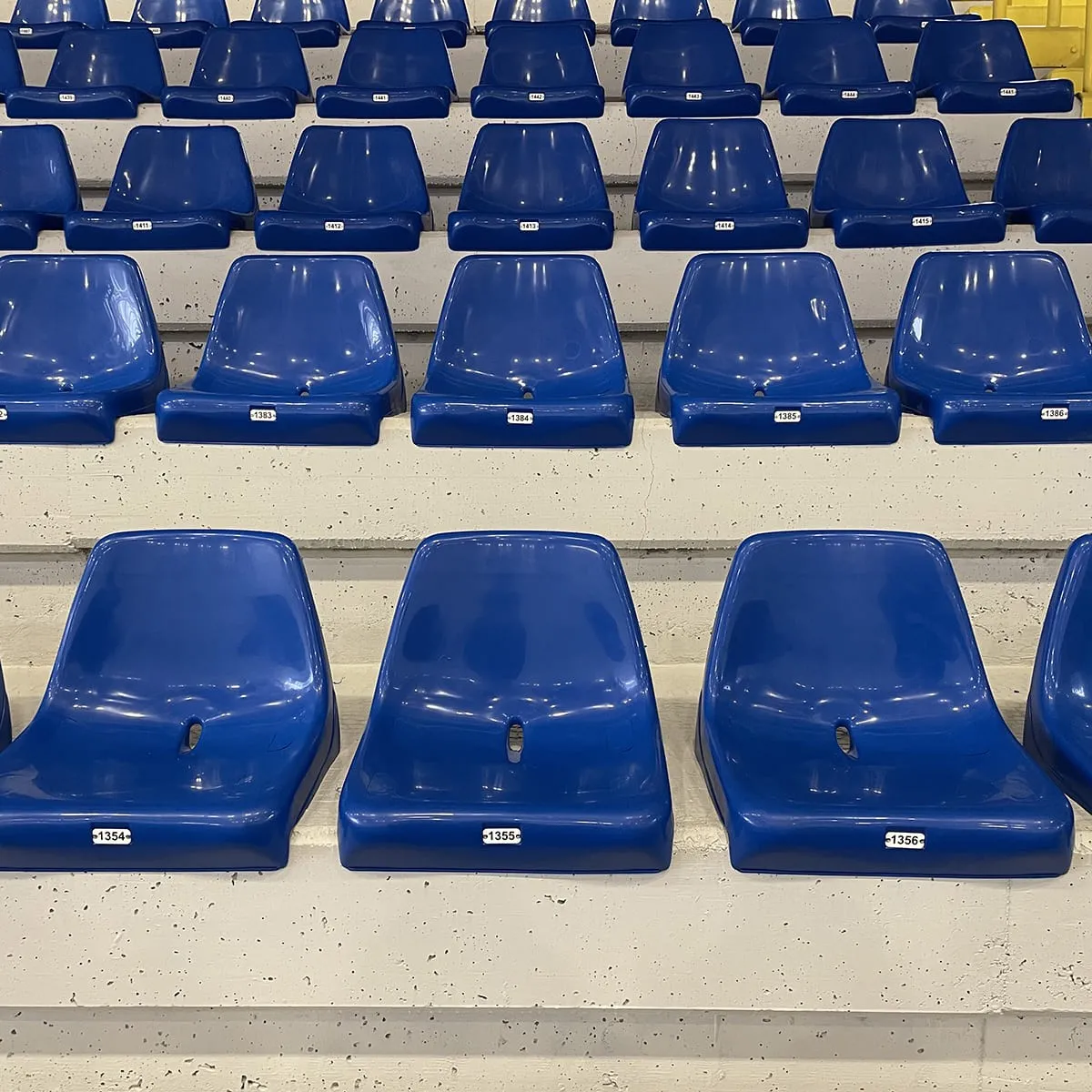 Sedile per tribuna, con schienale alto, ignifugo e anti-UV