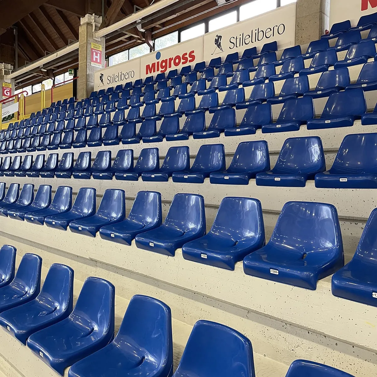 Sedile per tribuna, con schienale alto, ignifugo e anti-UV