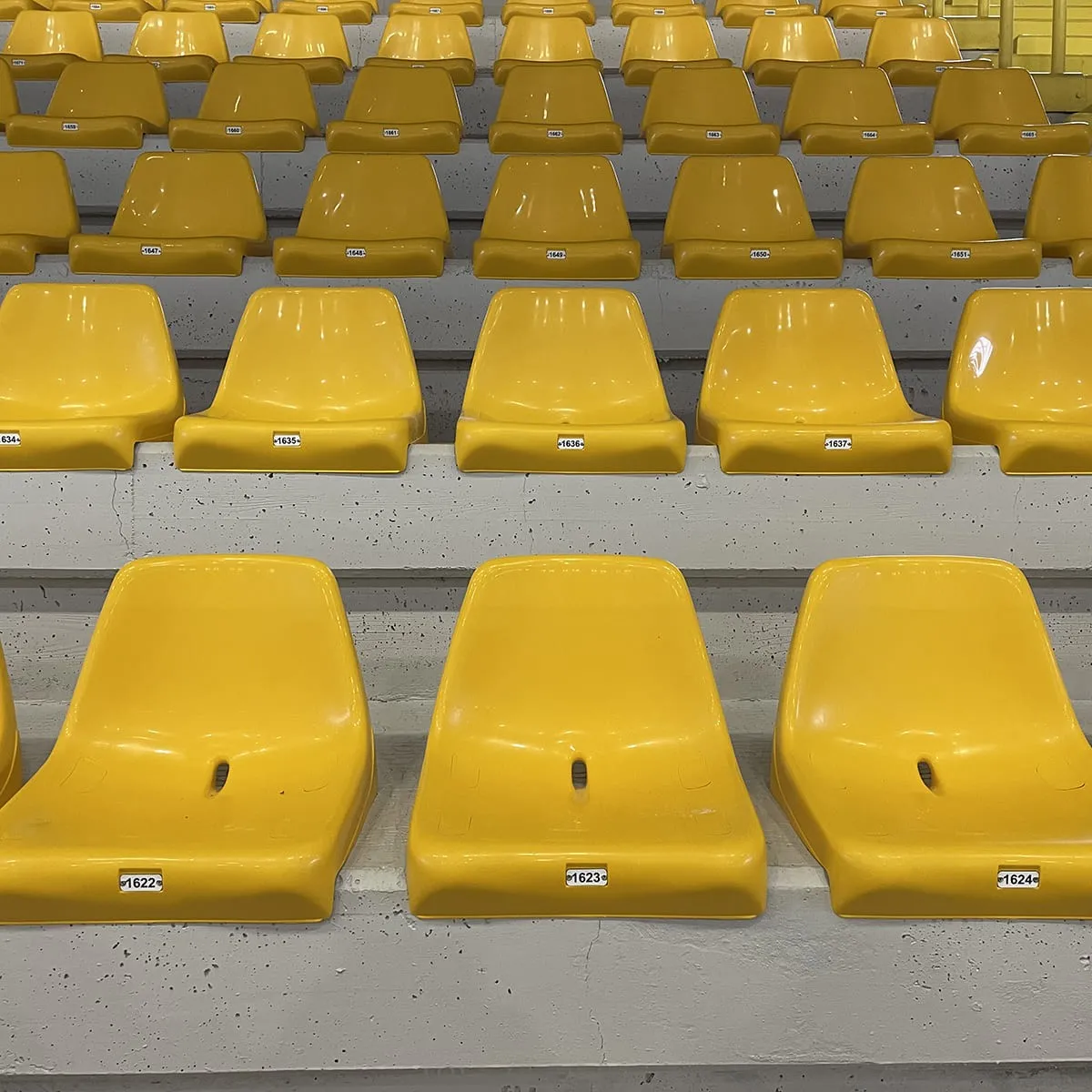 Sedile per tribuna, con schienale alto, ignifugo e anti-UV