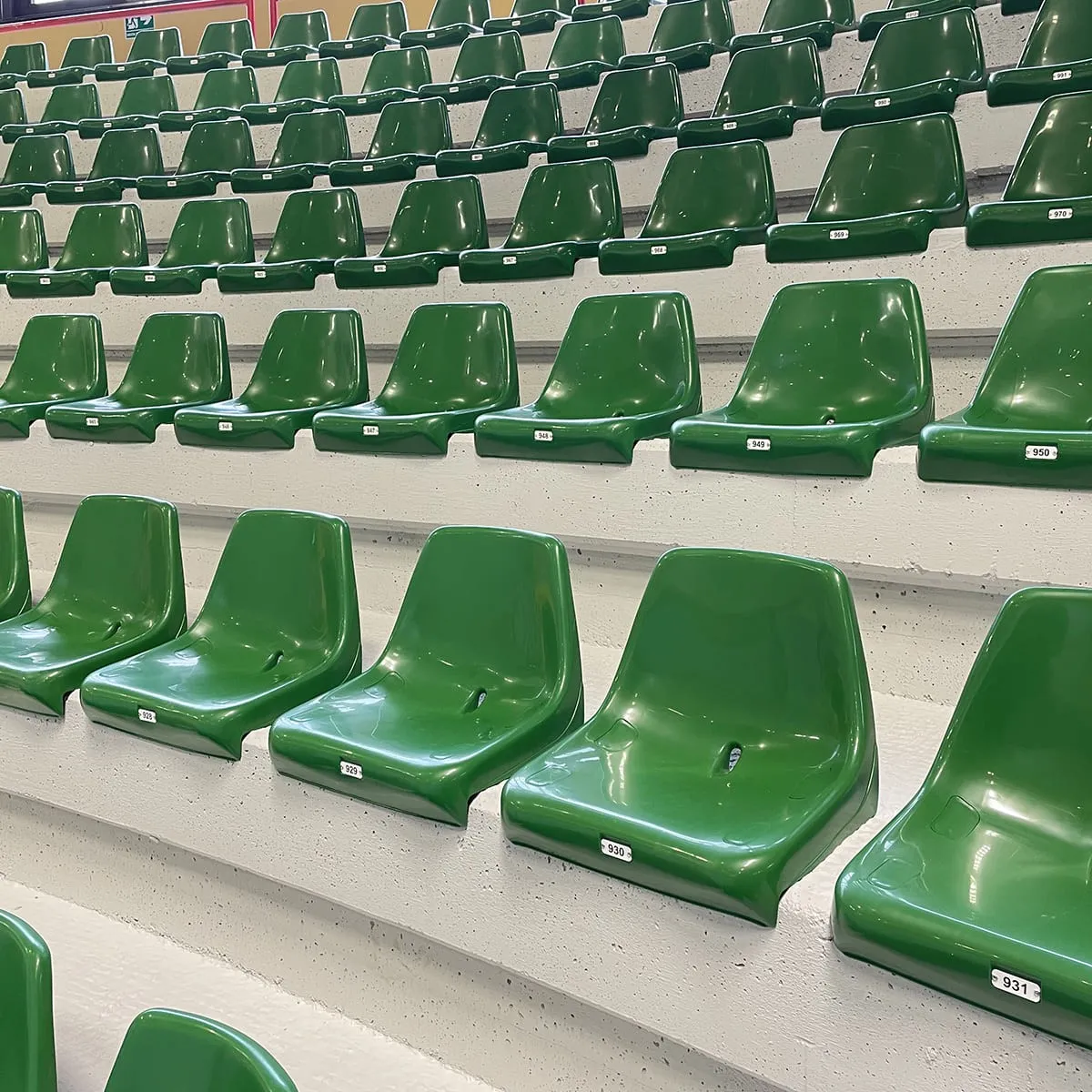Sedile per tribuna, con schienale alto, ignifugo e anti-UV