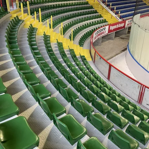 Sedile per tribuna, con schienale alto, ignifugo e anti-UV