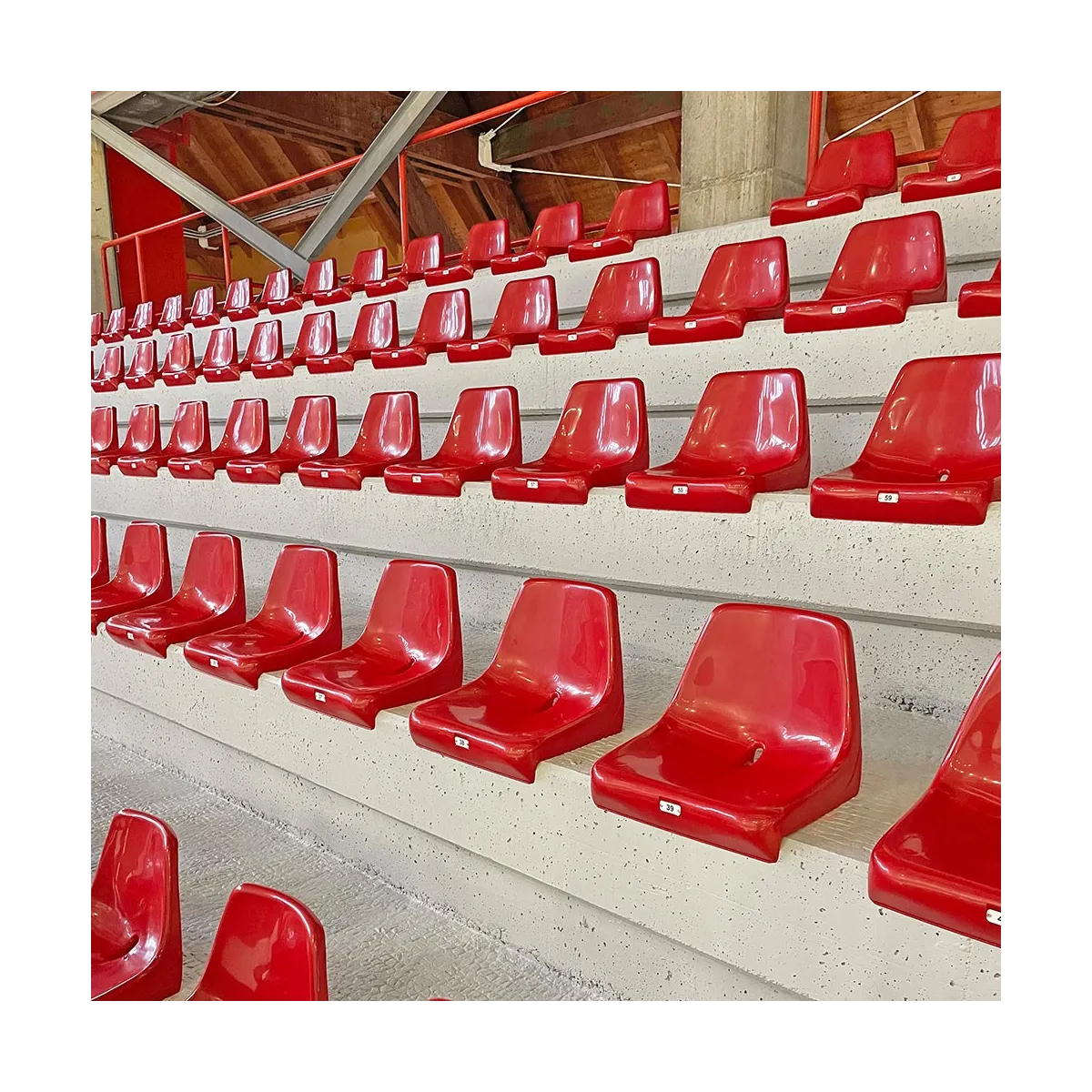 Sedili con schienale alto rossi